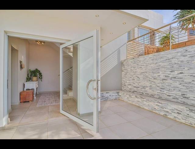 4 BEDROOM HOUSE FOR SALE IN HARTENBOS HEUWELS